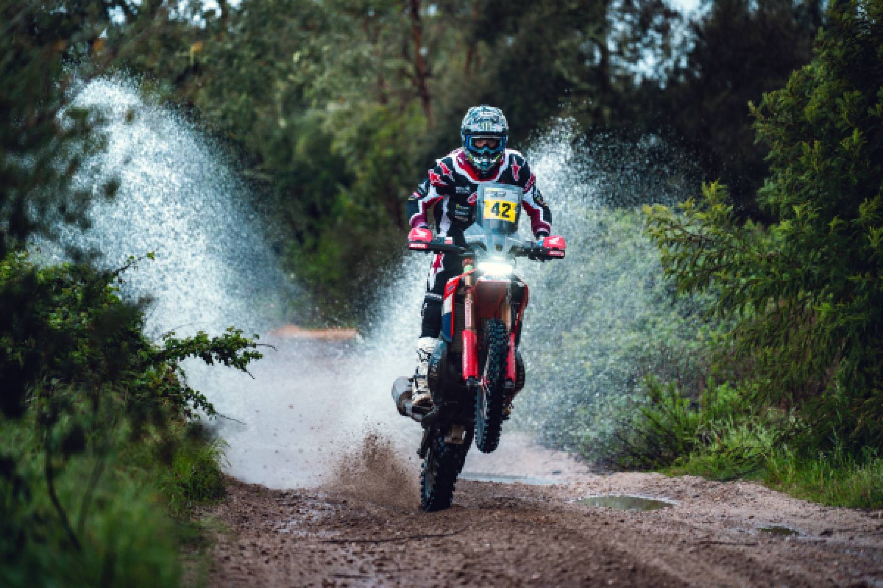 Honda CRF450 RALLY ตะลุยฝ่าทางโหด “โทซ่า ซาเรียน่า” นำทัพนักบิดฮอนด้าคว้าผลงานหัวแถว ศึกแรลลี่-เรดสนาม 2 สเตจแรก ที่โปรตุเกส