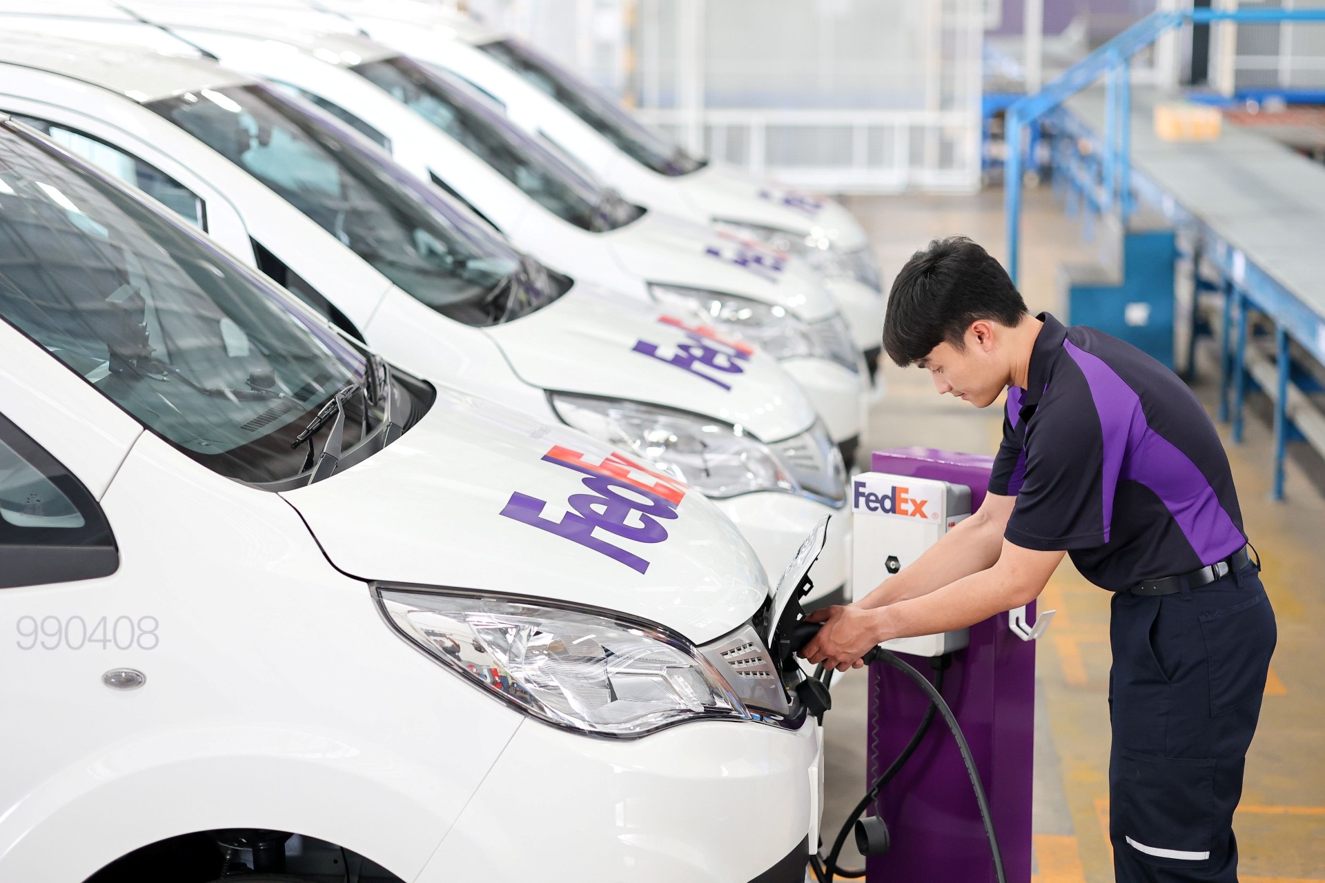 เฟดเอ็กซ์ เสริมทัพรถยนต์ไฟฟ้า (EV) ในประเทศไทย ตอกย้ำเป้าหมายสู่ความเป็นกลางทางคาร์บอนภายในปี 2583