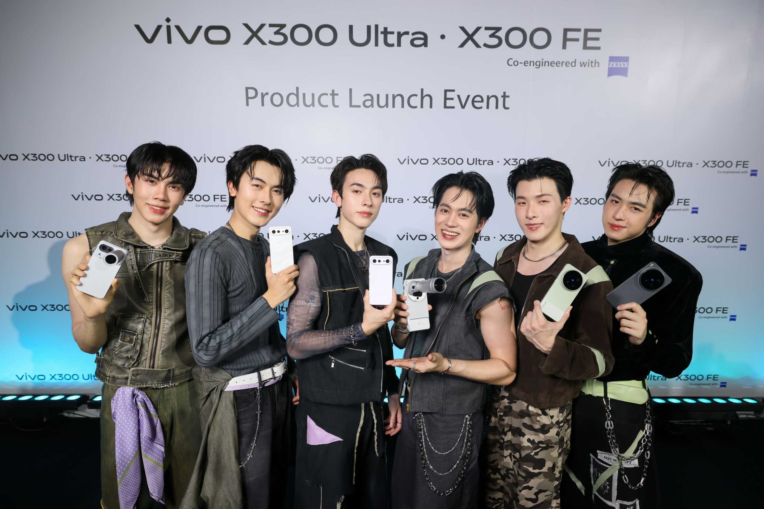 vivo เล่นใหญ่กลางเจ้าพระยา! เปิดตัว X300 Ultra และ X300 FE พร้อมโชว์พลังซูมเหนือขั้นผ่านโชว์สุดพิเศษจาก PROXIE