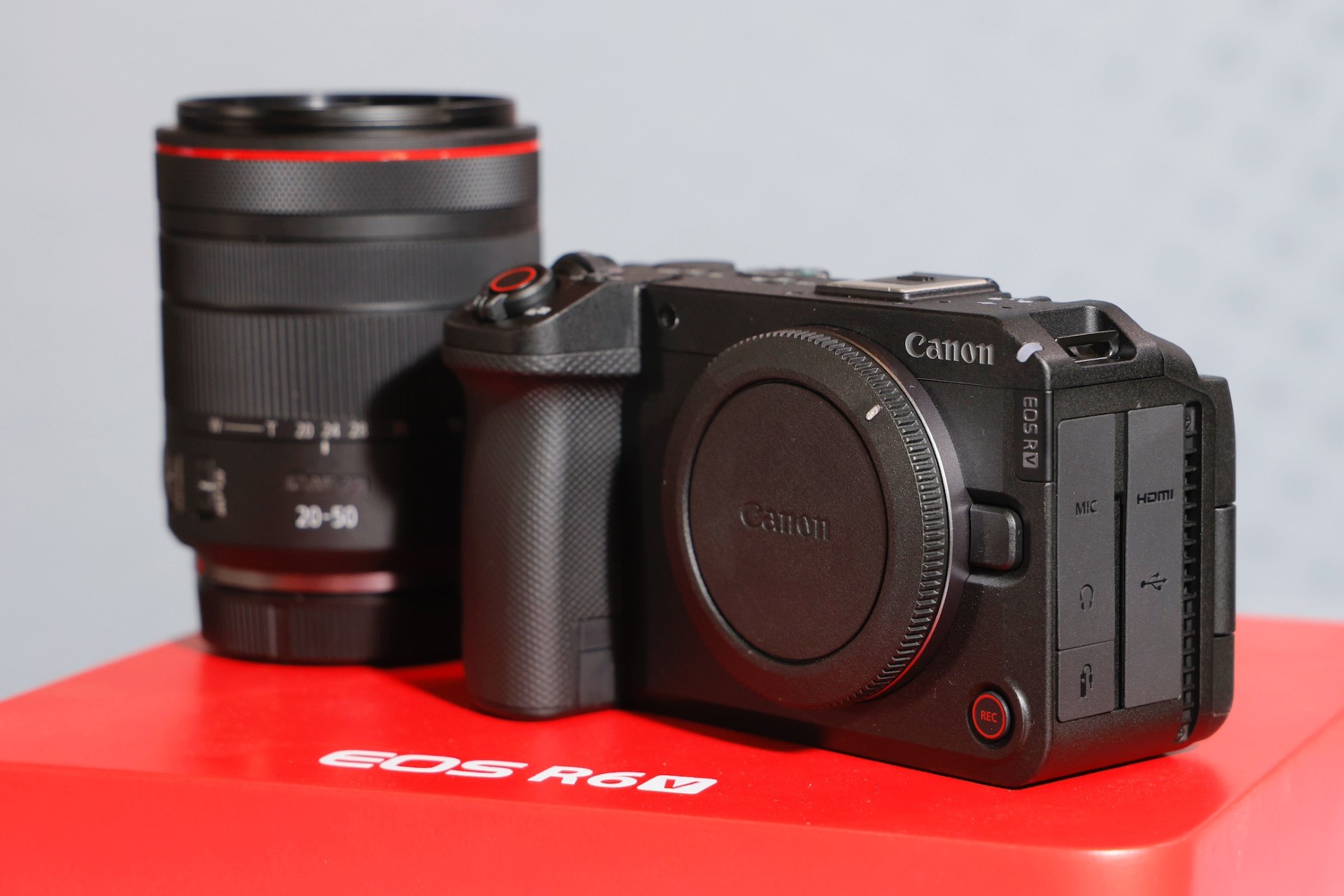 แคนนอนส่ง “EOS R6 V” ขึ้นแท่นกล้องสร้างเรื่อง ชูคอนเซ็ปต์ “กล้องเดียว เอา(ทุก)เรื่อง” สำหรับครีเอเตอร์ยุคใหม่ พร้อมเลนส์ “RF20-50mm F/4L IS USM PZ” พาวเวอร์ซูม L-Series รุ่นแรกของวงการ ตอบโจทย์งานวิดีโอครบทุกแพลตฟอร์ม